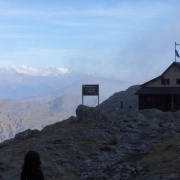 Finalmente giungiamo in vetta, al Rifugio Benigni.<br />Ora un bel piatto di pizzoccheri non ce lo leva nessuno