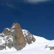 Sulla destra di Aiuguille du Midi, la cresta che ci appresteremo ad affrontare a breve