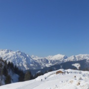 Panorama che spazia dal M. Venturosa, fino al gruppo del Tre Signori.<br />Al centro il Grignone e la Grignetta alla sua sinistra.